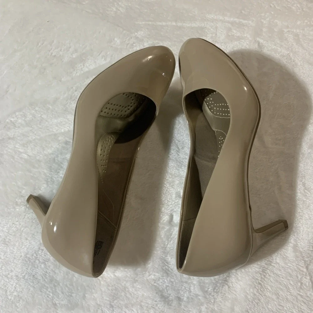 Dexflex Comfort Heels Women's Beige Size 11W